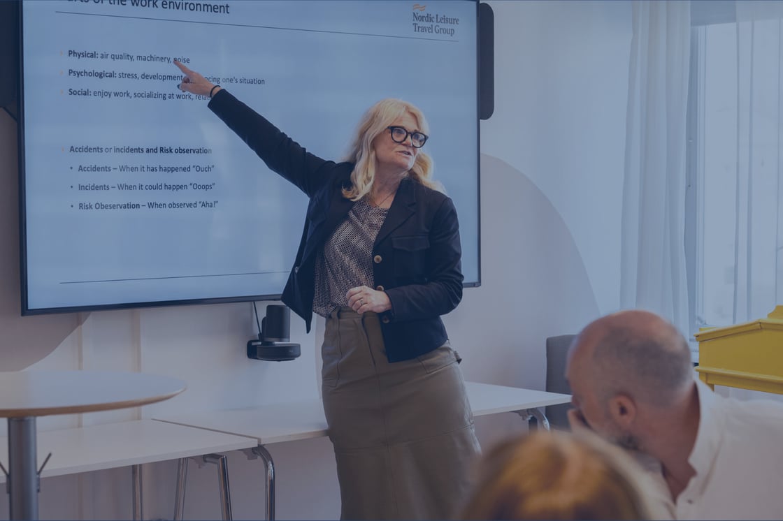 1536 x 1024 Tjej med lockigt hår. coach samtal-1